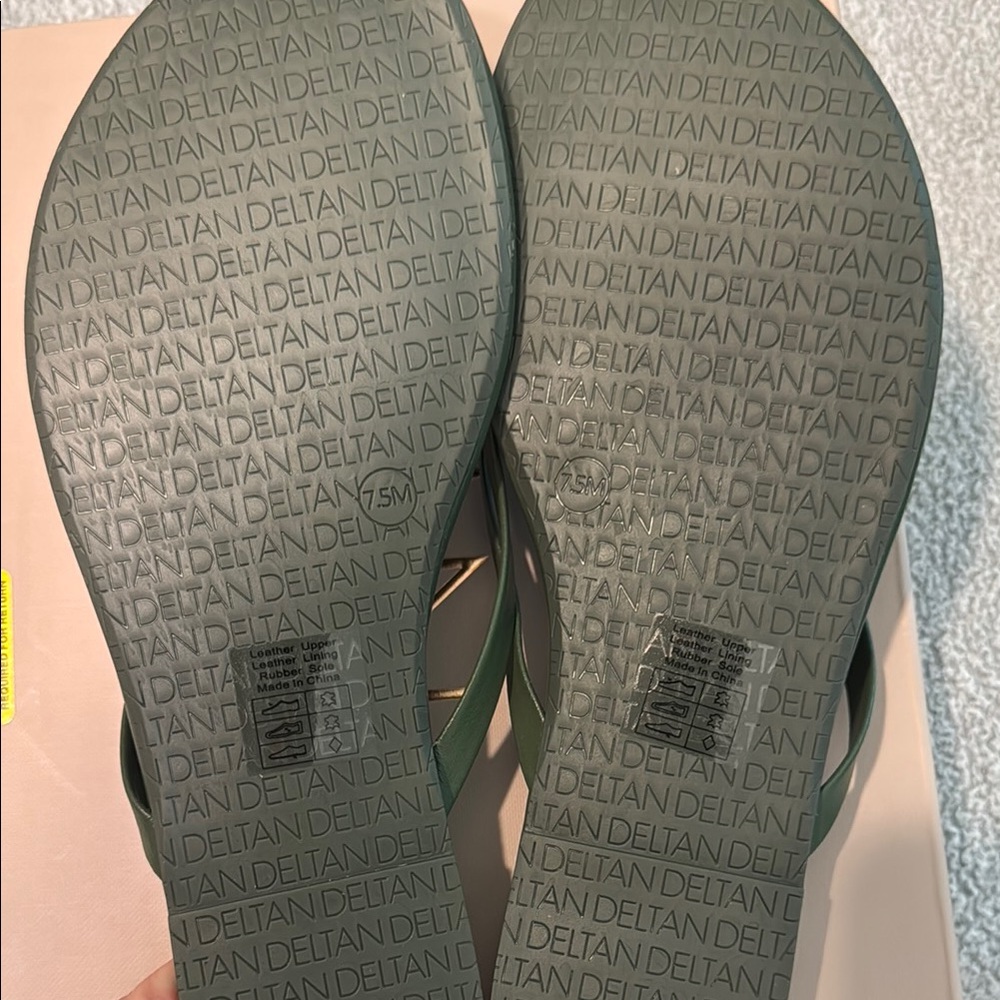Green Minimalist Sandals with Flat Sole - Picture 4 of 5